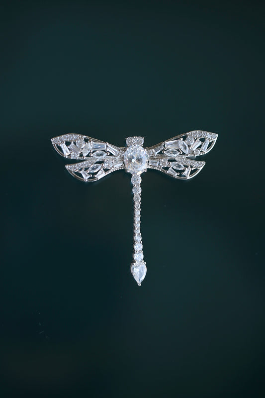 Broche de libélula de zirconios blancos